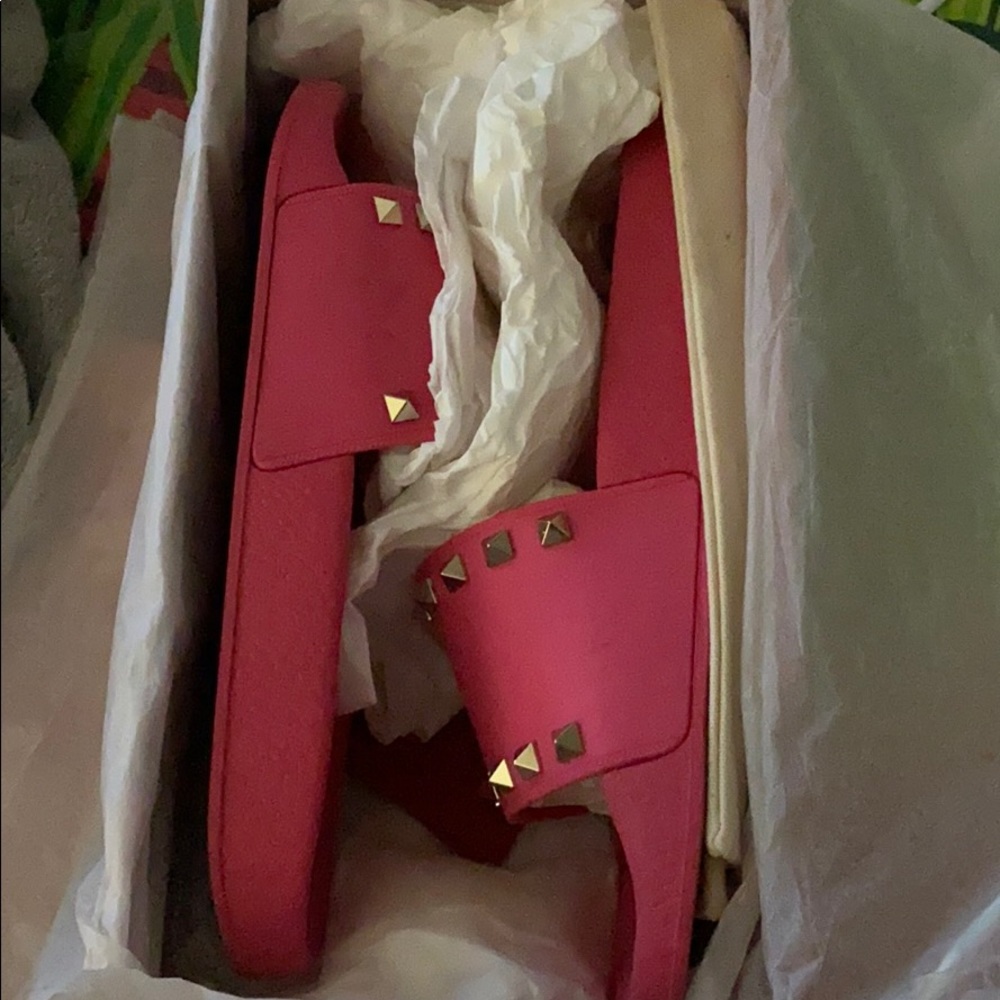 Valentino Slides - Picture 3 of 9